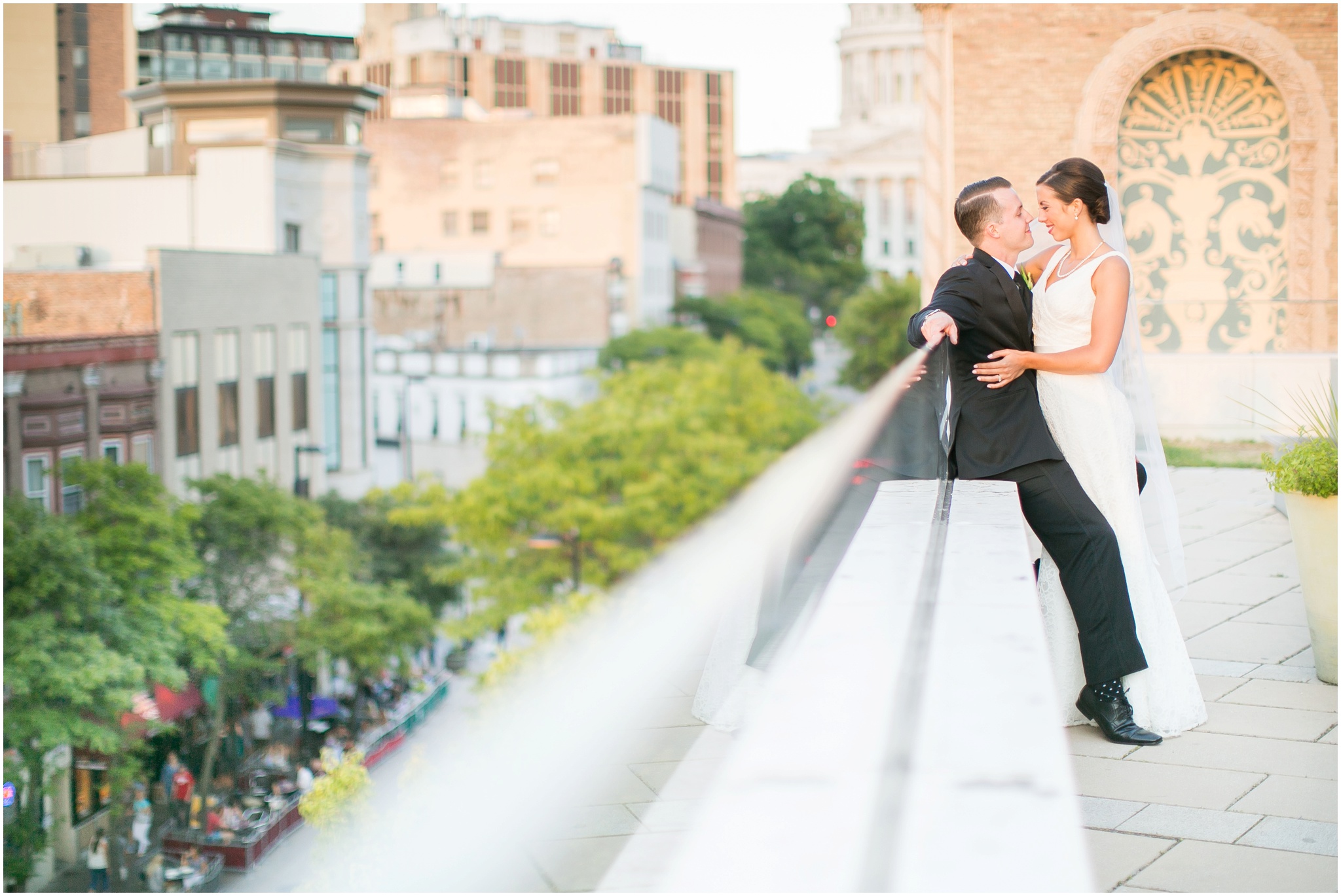 Downtown_Madison_Wisconsin_Rooftop_Fresco_Wedding_0082.jpg