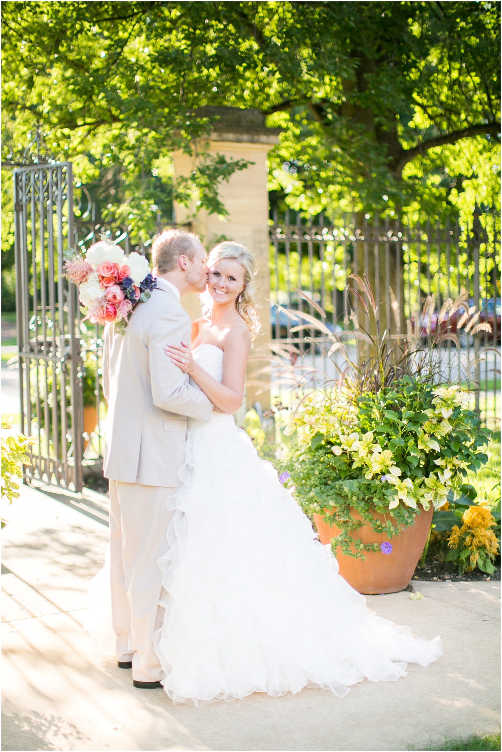 Paine_Art_And_Garden_Wedding_Oshkosh_Wisconsin_0039.jpg