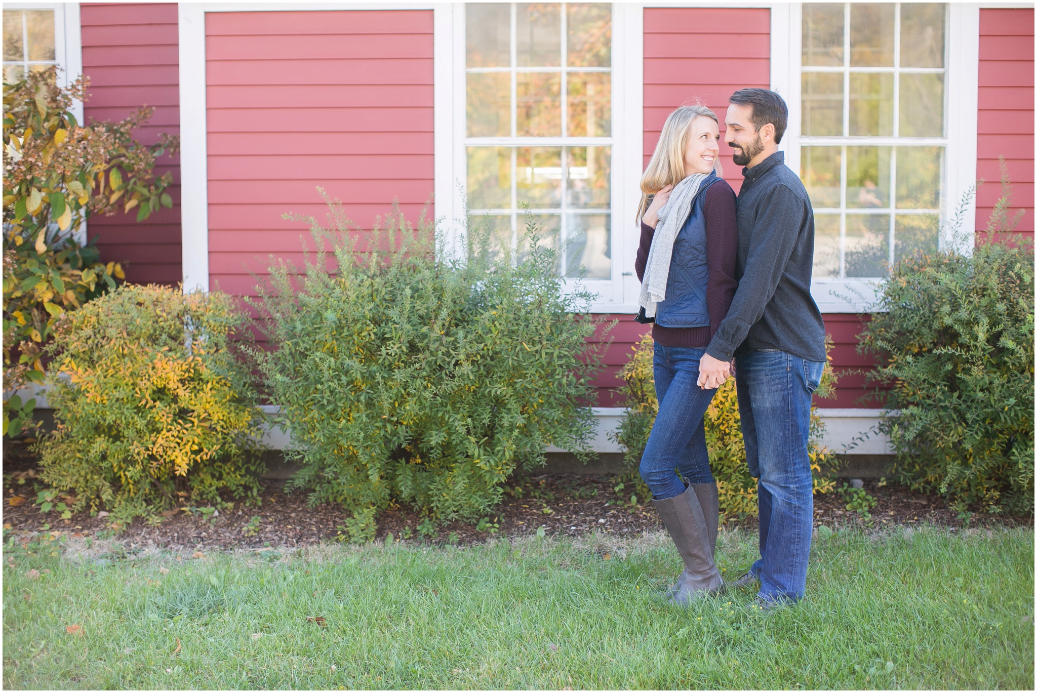 Milwaukee_Wisconsin_Fall_Engagement_Session_0010.jpg