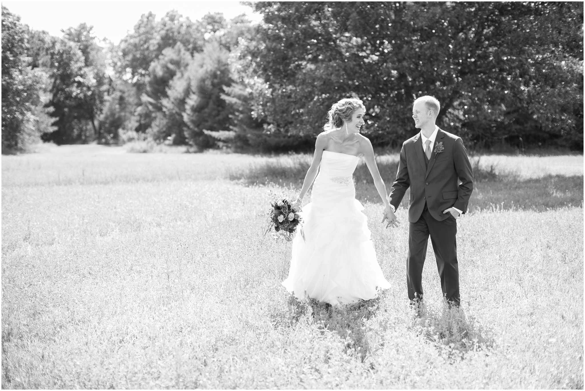 Olbrich_Botanical_Gardens_Madison_Wisconsin_Engagement_Session_0886.jpg