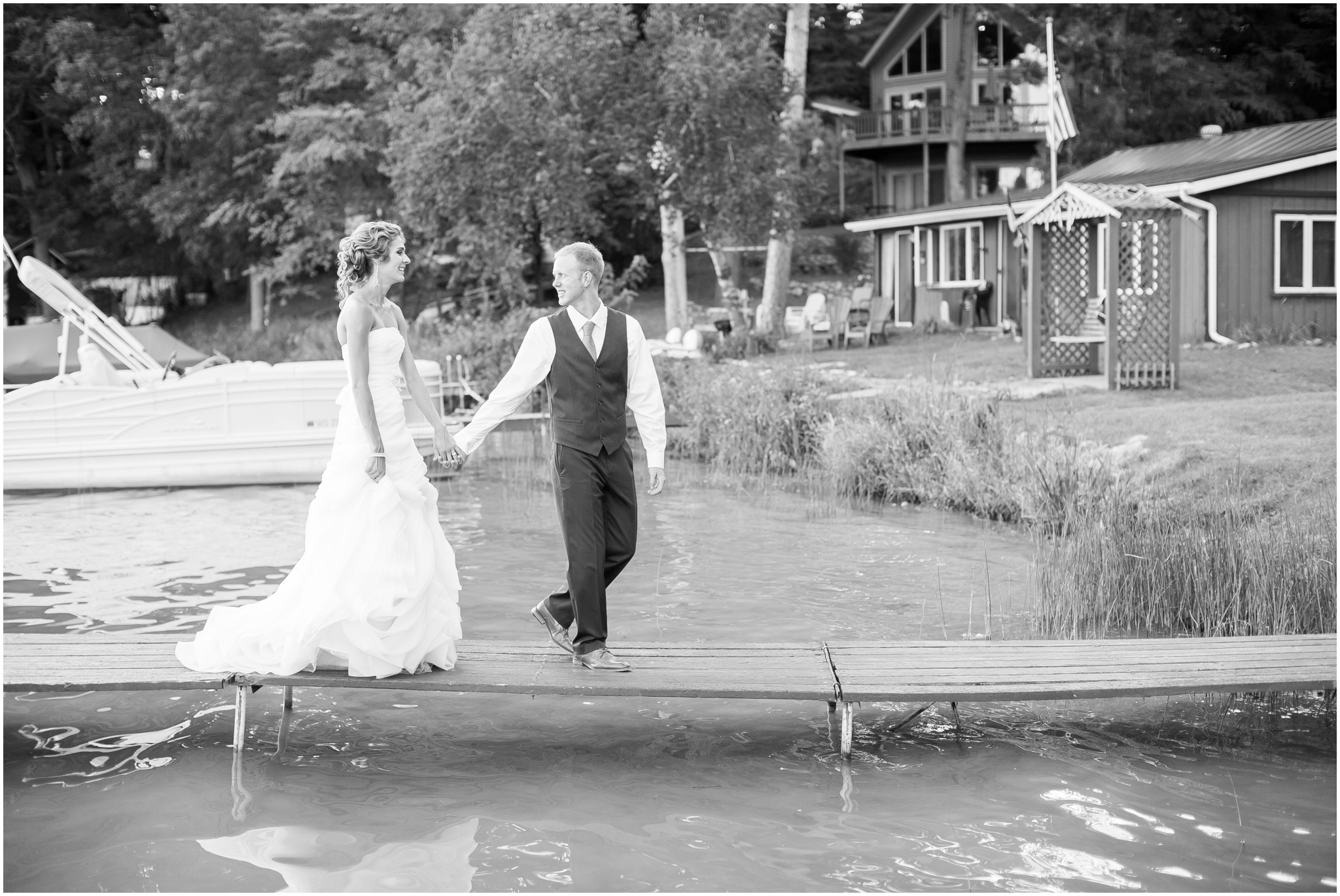 Olbrich_Botanical_Gardens_Madison_Wisconsin_Engagement_Session_0916.jpg