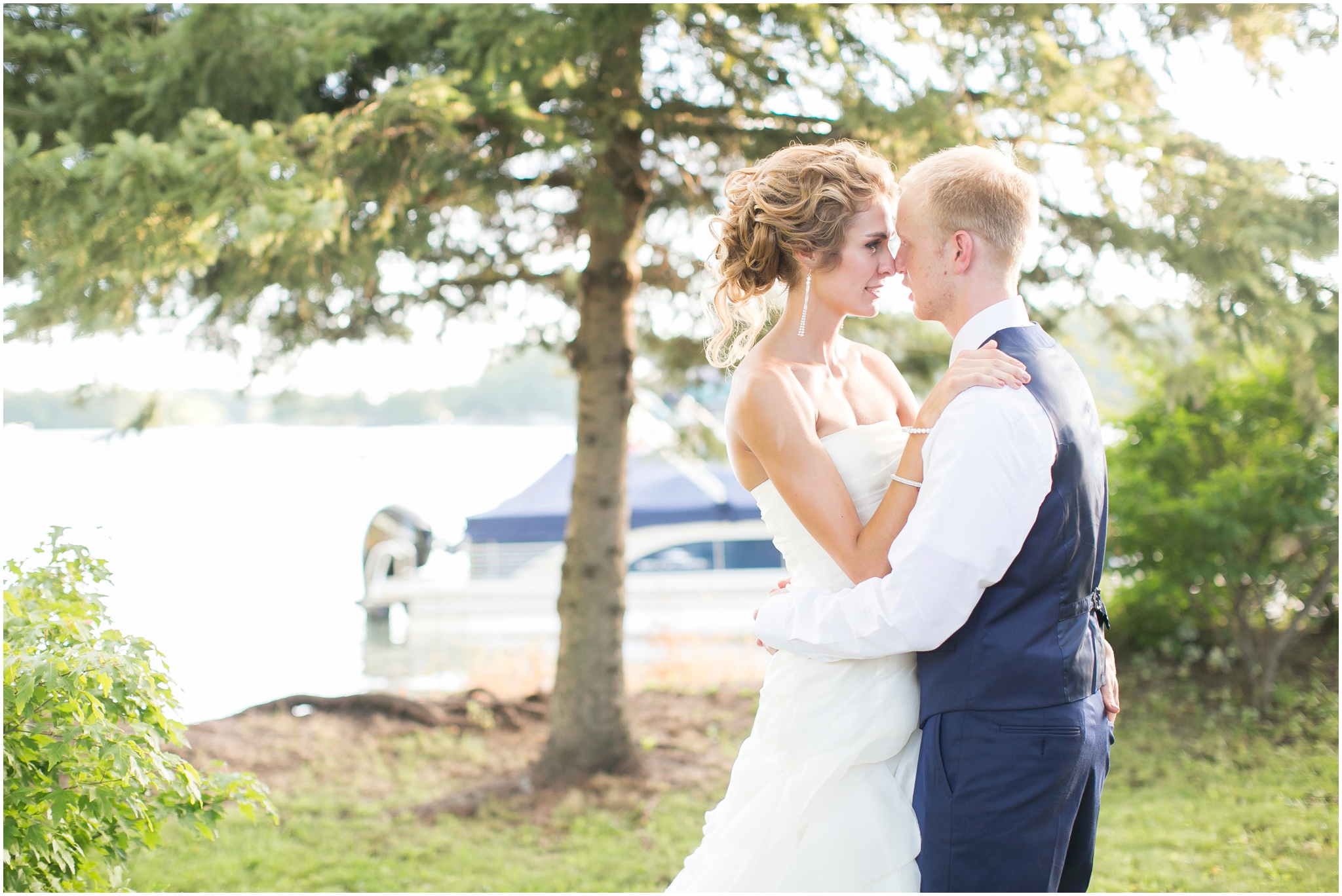 Olbrich_Botanical_Gardens_Madison_Wisconsin_Engagement_Session_0917.jpg