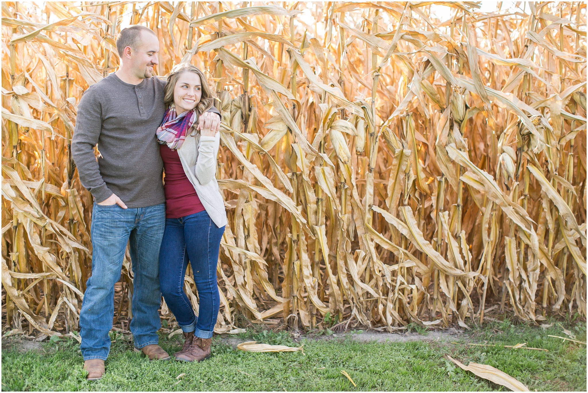 Madison_Wisconsin_Wedding_Photographers_Country_Fall_Engagement_Session_1861.jpg