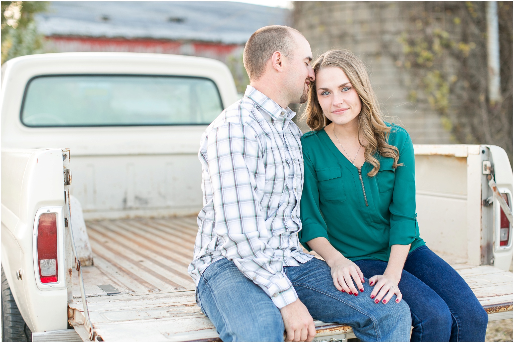 Madison_Wisconsin_Wedding_Photographers_Country_Fall_Engagement_Session_1889.jpg