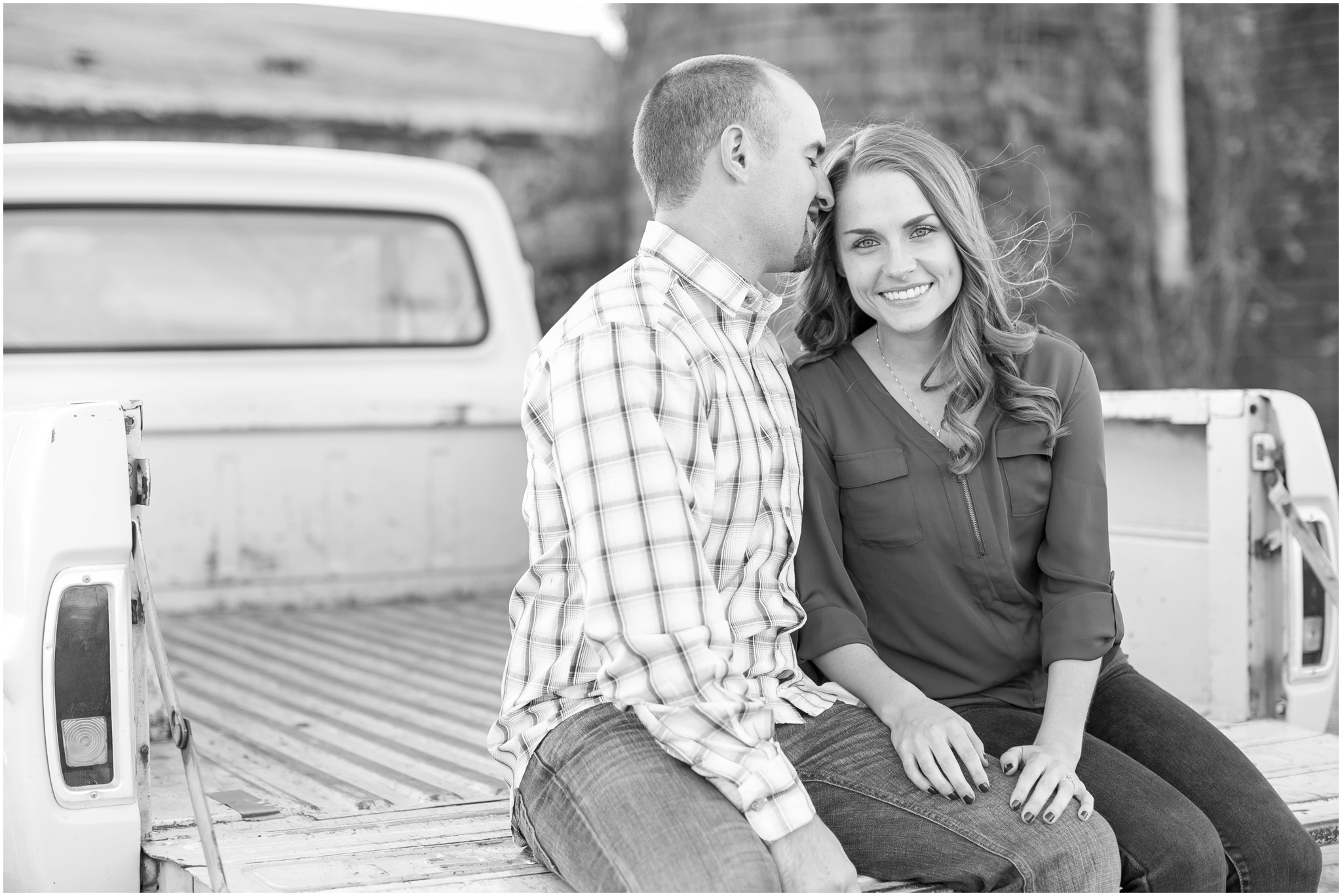 Madison_Wisconsin_Wedding_Photographers_Country_Fall_Engagement_Session_1891.jpg