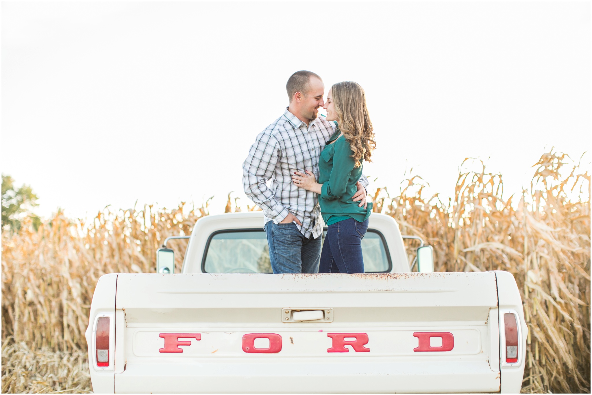 Madison_Wisconsin_Wedding_Photographers_Country_Fall_Engagement_Session_1897.jpg