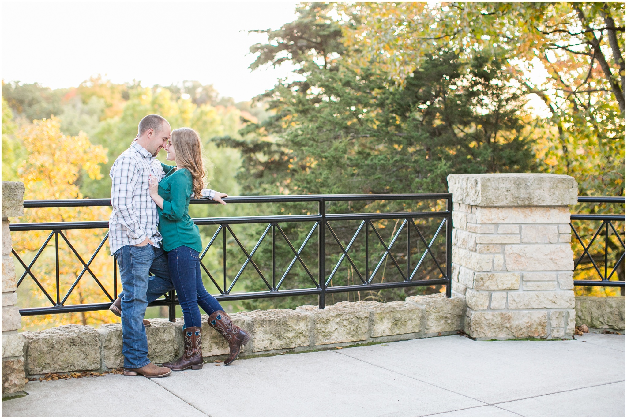 Madison_Wisconsin_Wedding_Photographers_Country_Fall_Engagement_Session_1909.jpg