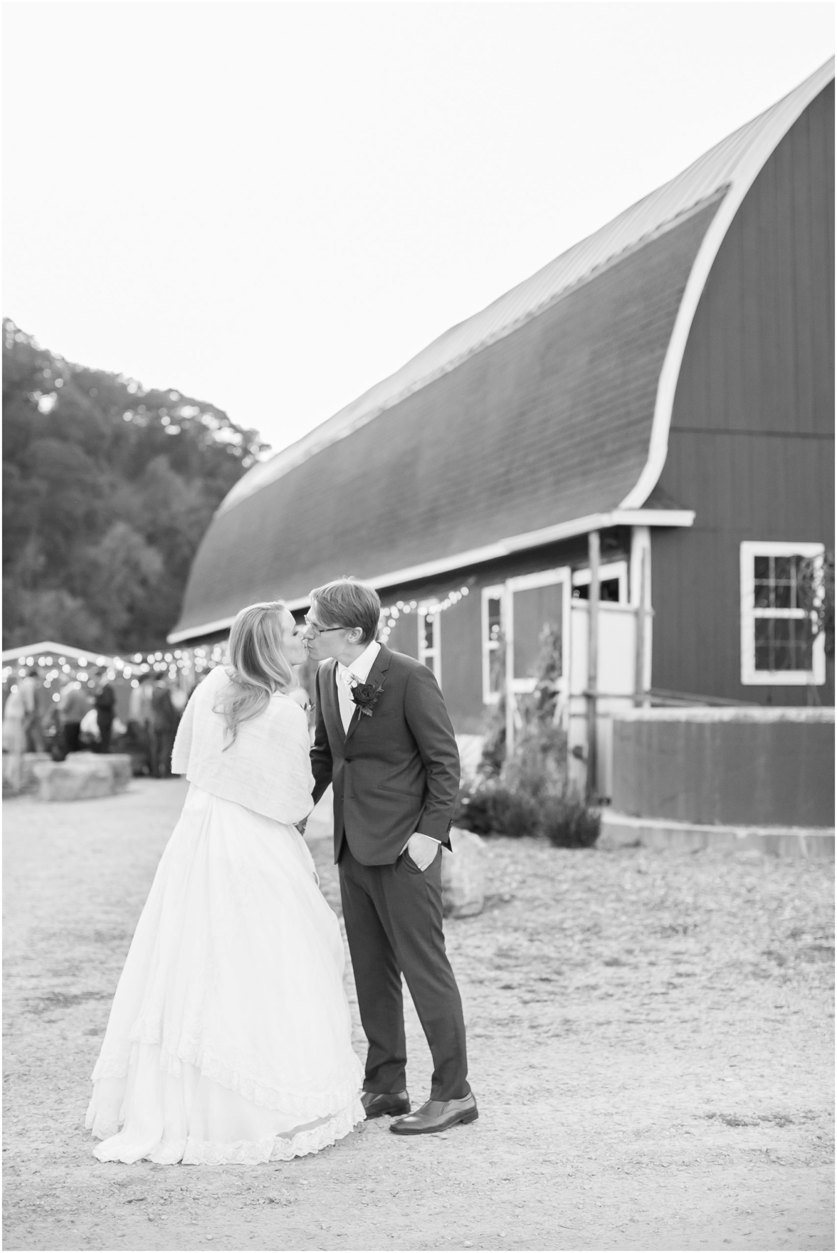 Sugarland_Barn_Arena_Wisconsin_Wedding_Madison_Wedding_Photographers_1804.jpg