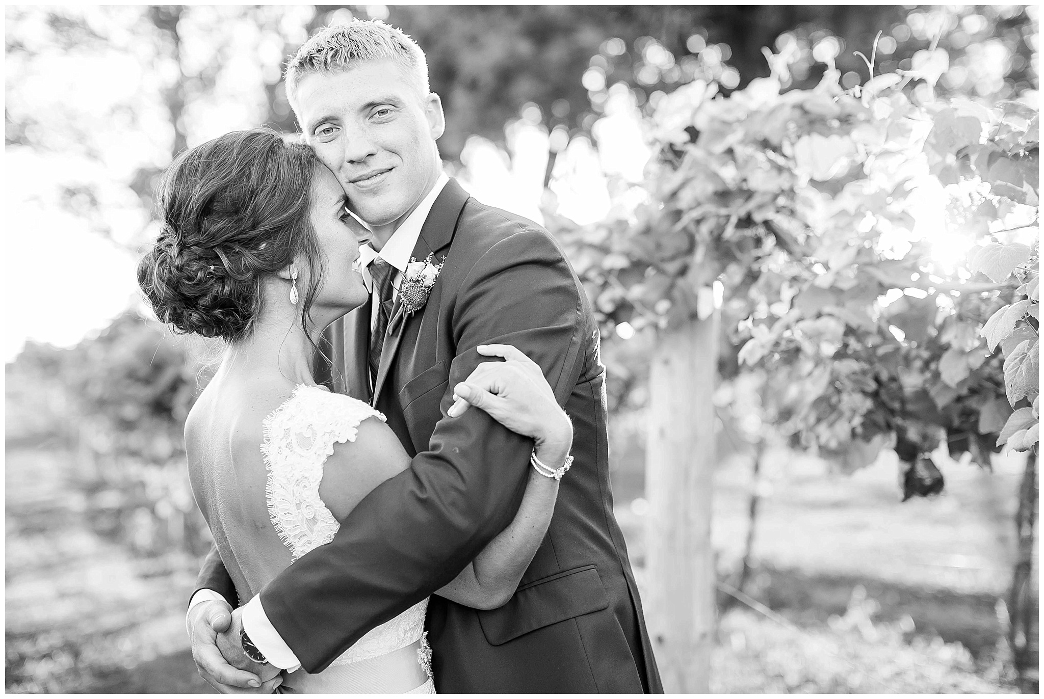 Over_The_Vines_Vineyard_Wedding_Edgerton_Wisconsin_0158.jpg