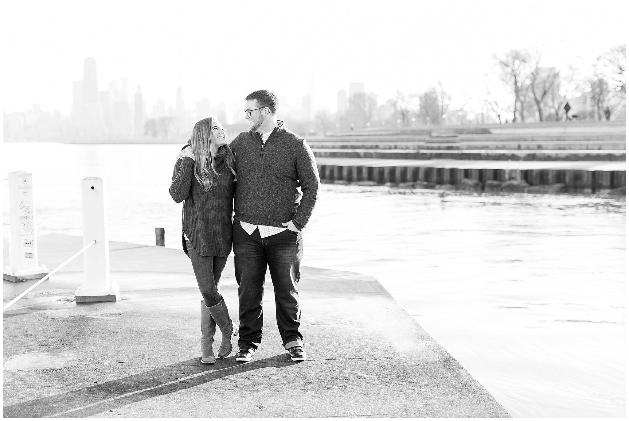 Chicago_Engagement_and_wedding_photographer_chicago_skyline_0966.jpg