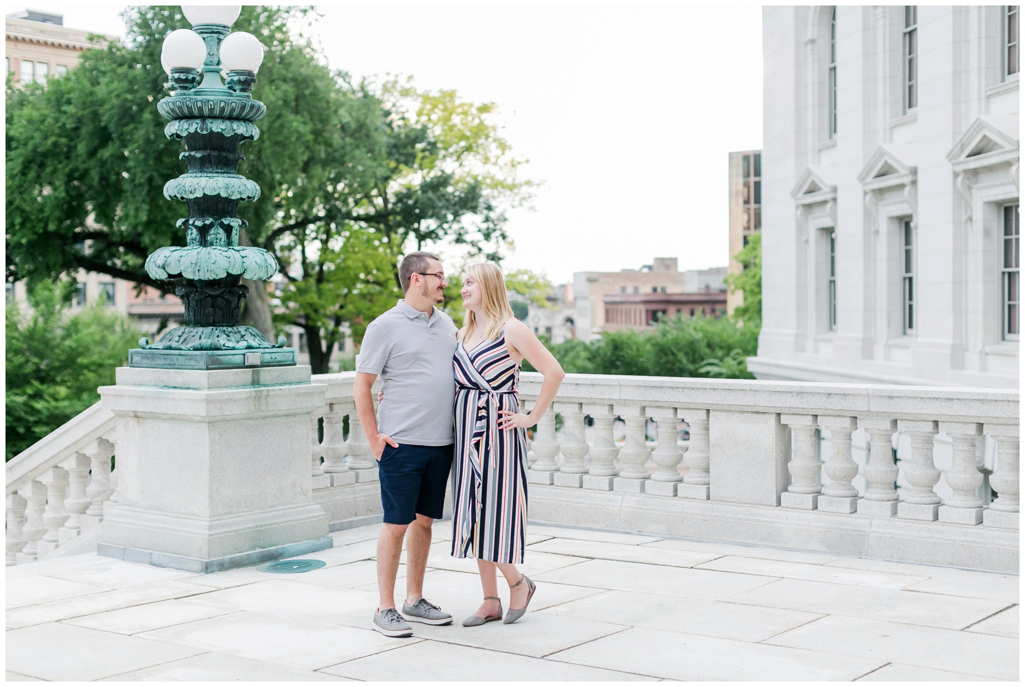 Downtown_madison_wisconsin_engagement_session_4215.jpg