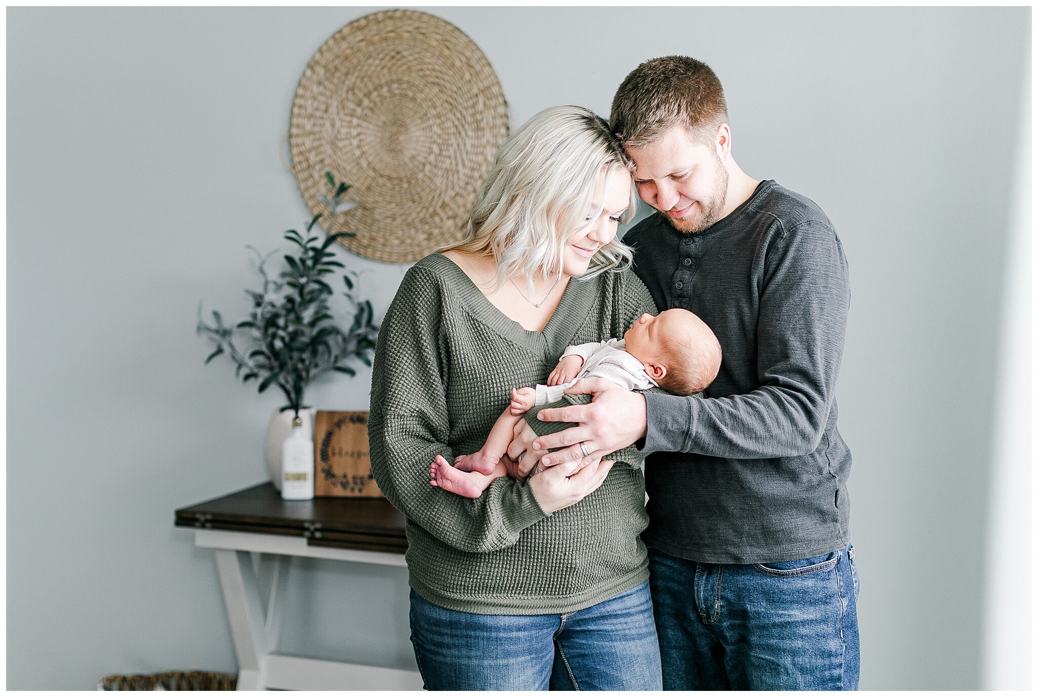 madison_wisconsin_family_photographers_at_home_portrait_session_3804.jpg